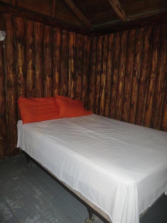 Готель Lake Wolsey Cabins Gore Bay Номер фото