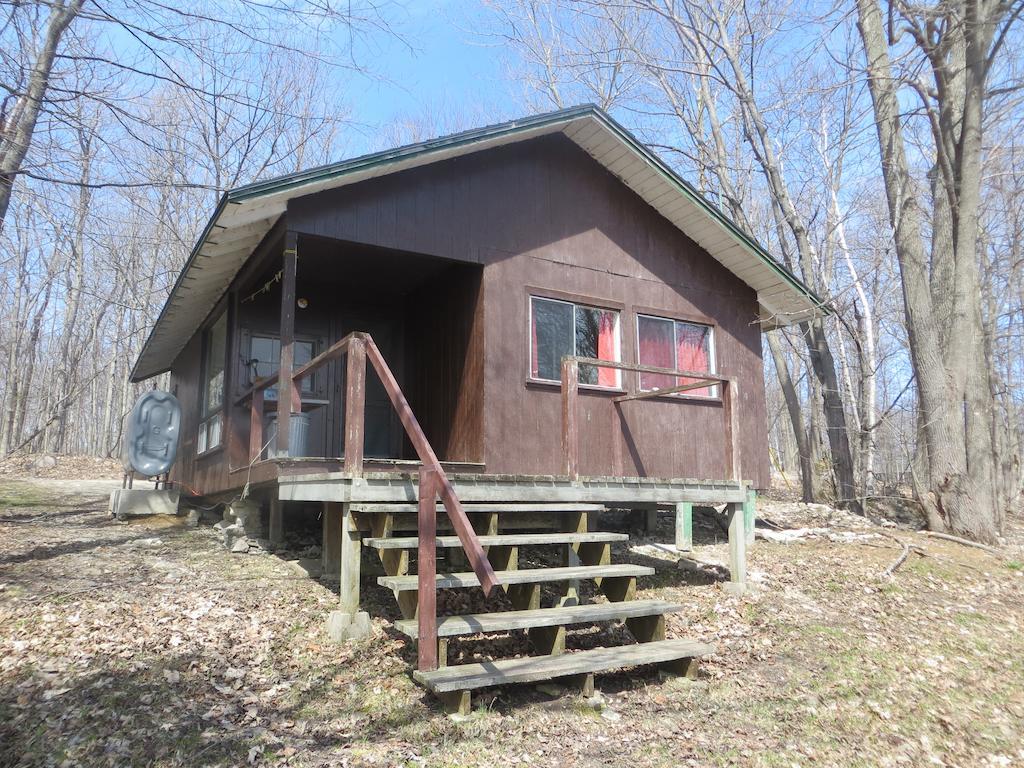 Готель Lake Wolsey Cabins Gore Bay Номер фото