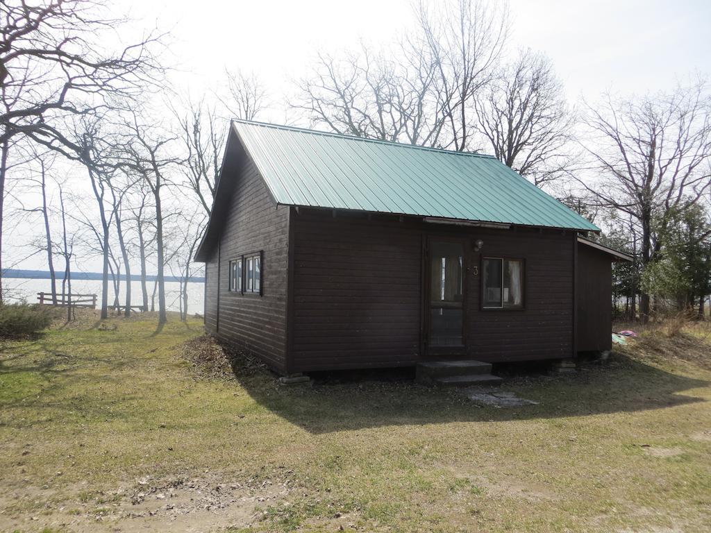 Готель Lake Wolsey Cabins Gore Bay Номер фото