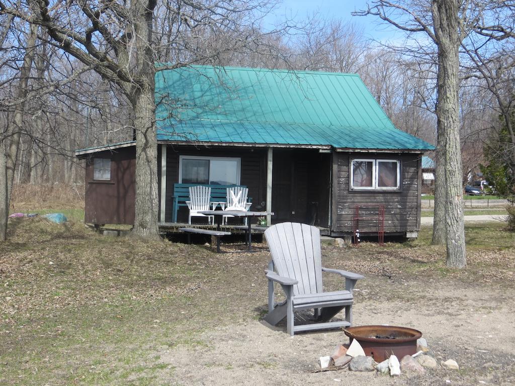 Готель Lake Wolsey Cabins Gore Bay Номер фото